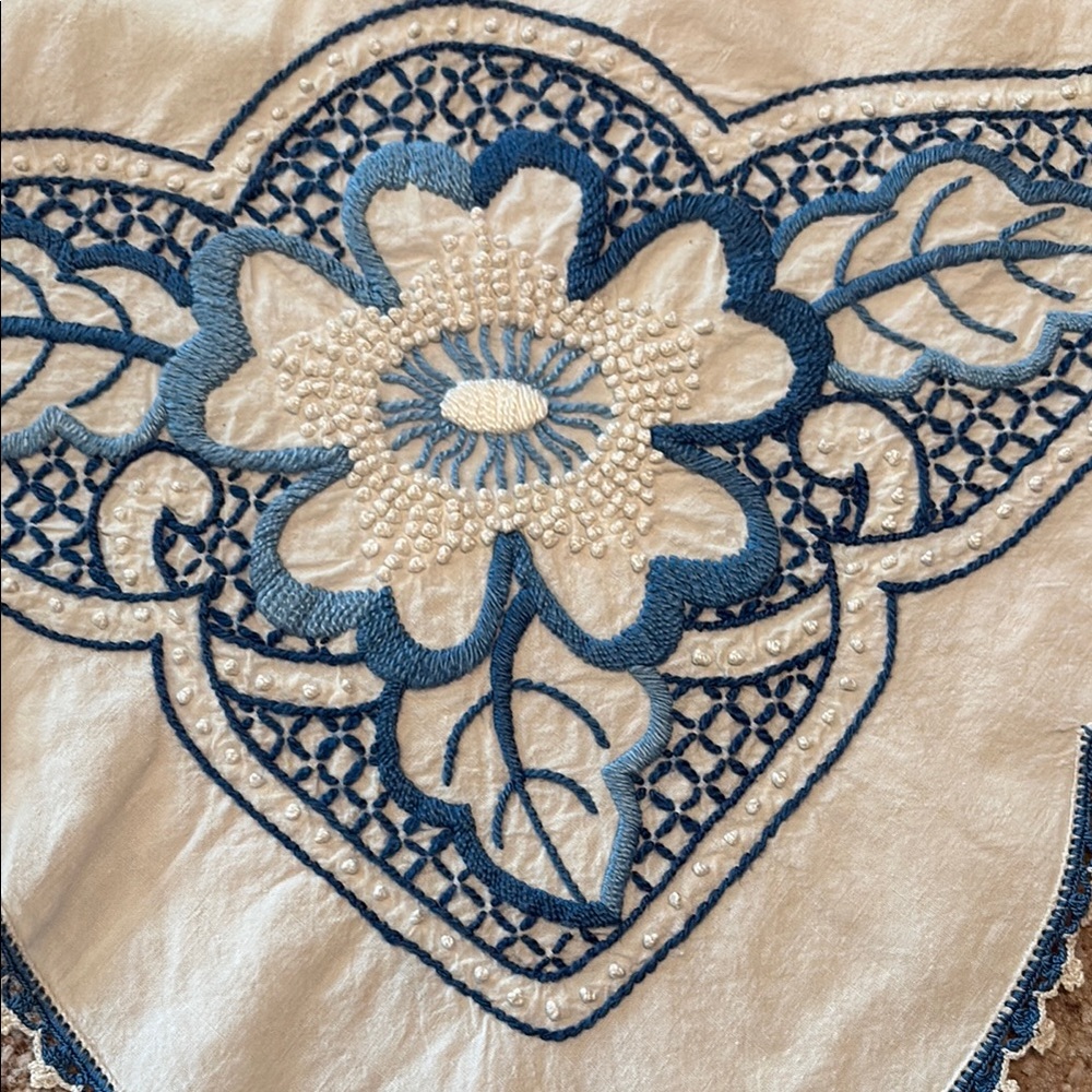 White Tablecloth with Blue Floral Embroidery Vintage - Picture 2 of 6